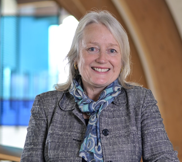 Liz Houldsworth Resized Staff Profile Photo