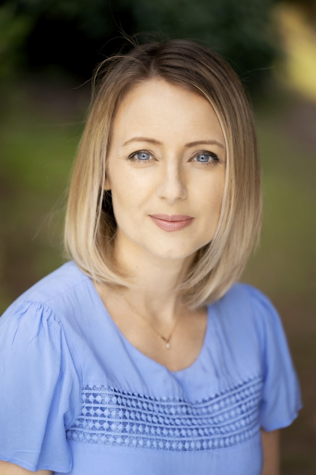 WEB Rebecca Jones Headshots 05